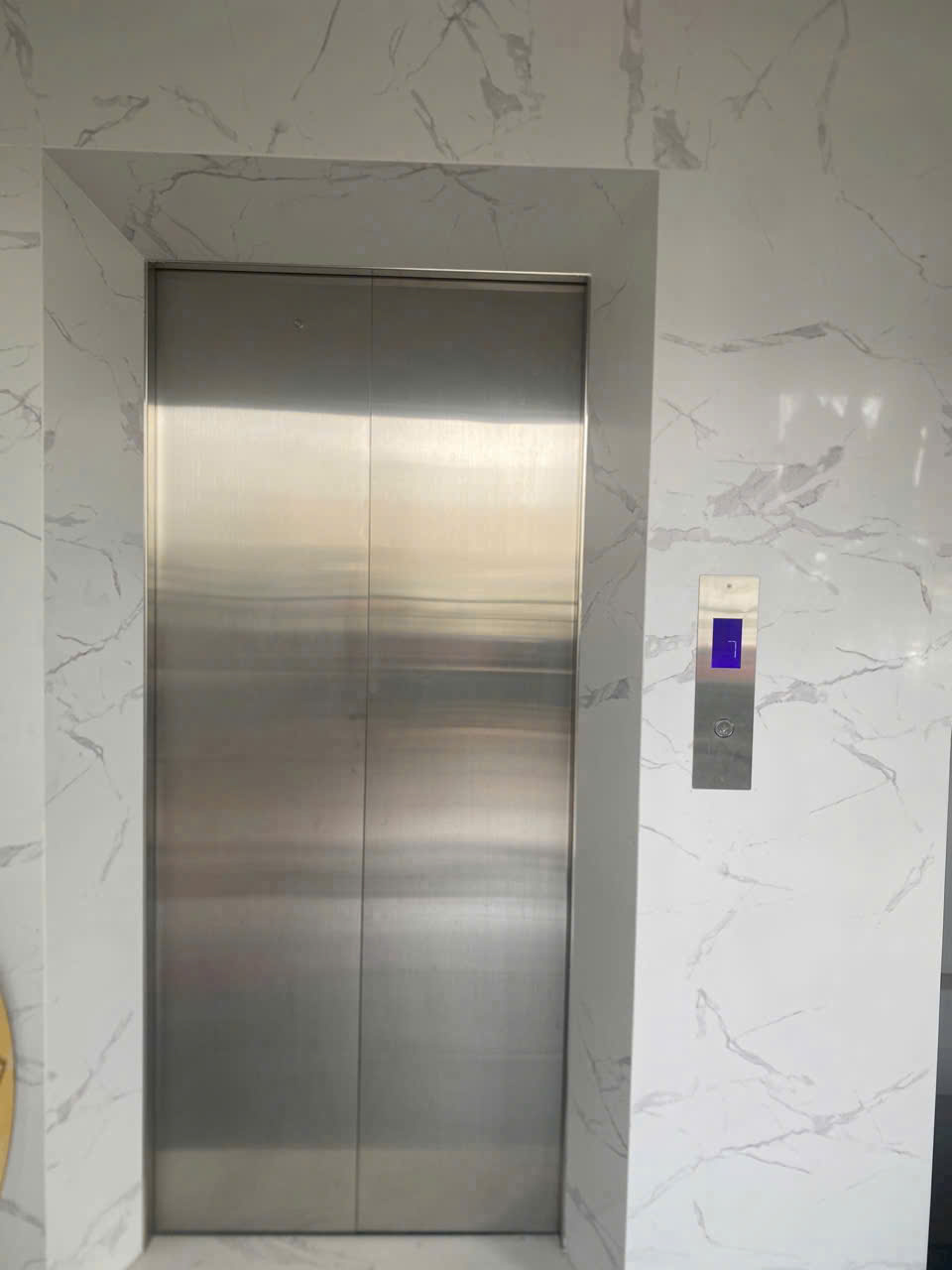Cho thuê Nhà KD, VP, Nhà Hàng, 102m2_ 5T; vỉa hè, Nguyễn Khánh Toàn-30 Tr - Ảnh chính